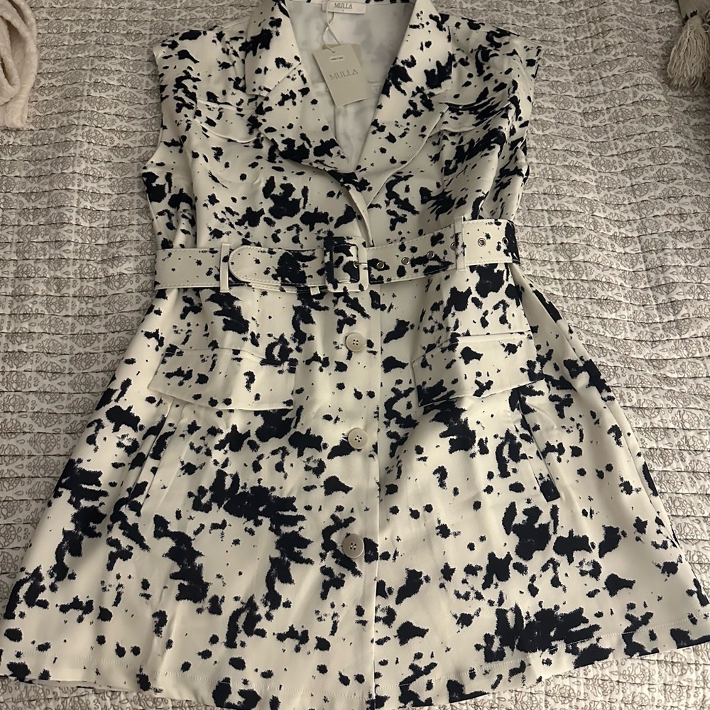 Elegant Monochrome Women's Mini Dress